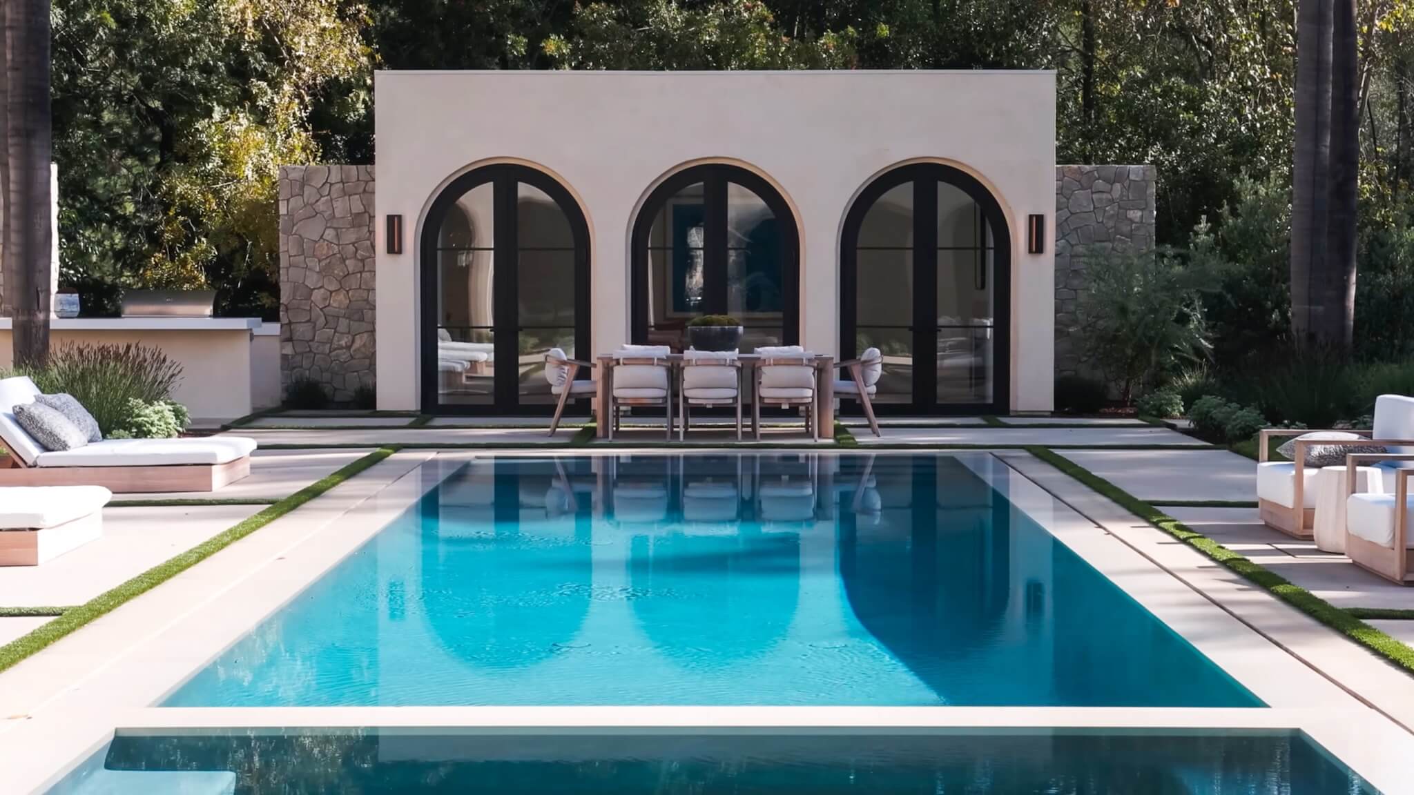 Baerz & Co free guide — How to get safe and efficient access to the property market abroad
