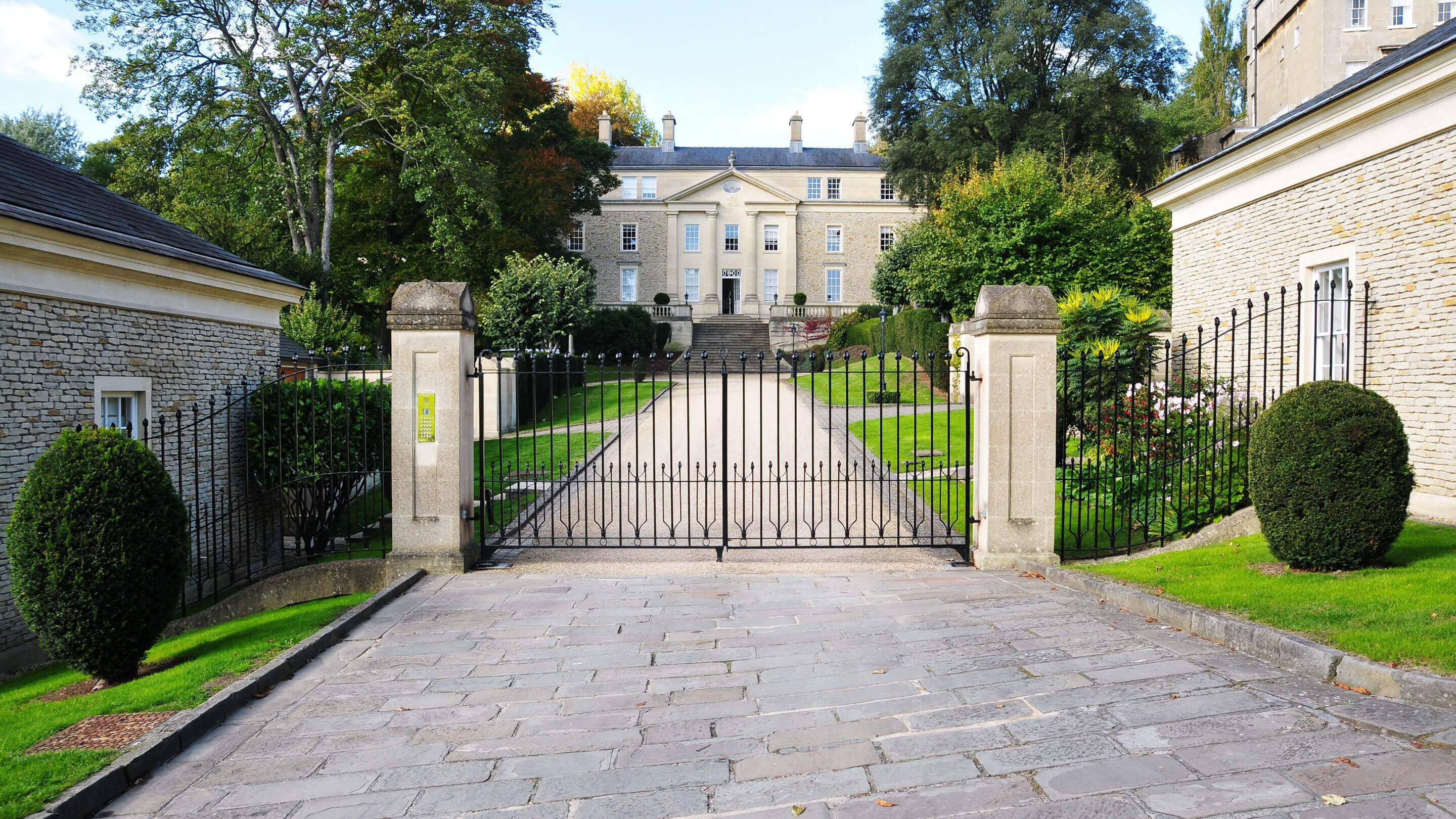 LUXURY REAL ESTATE AUCTIONS