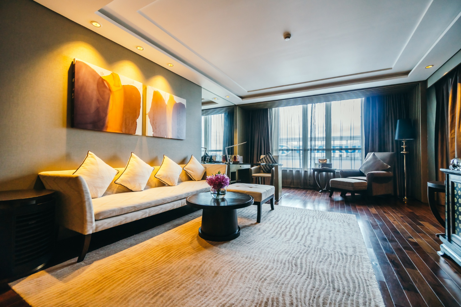 Luxurious house room