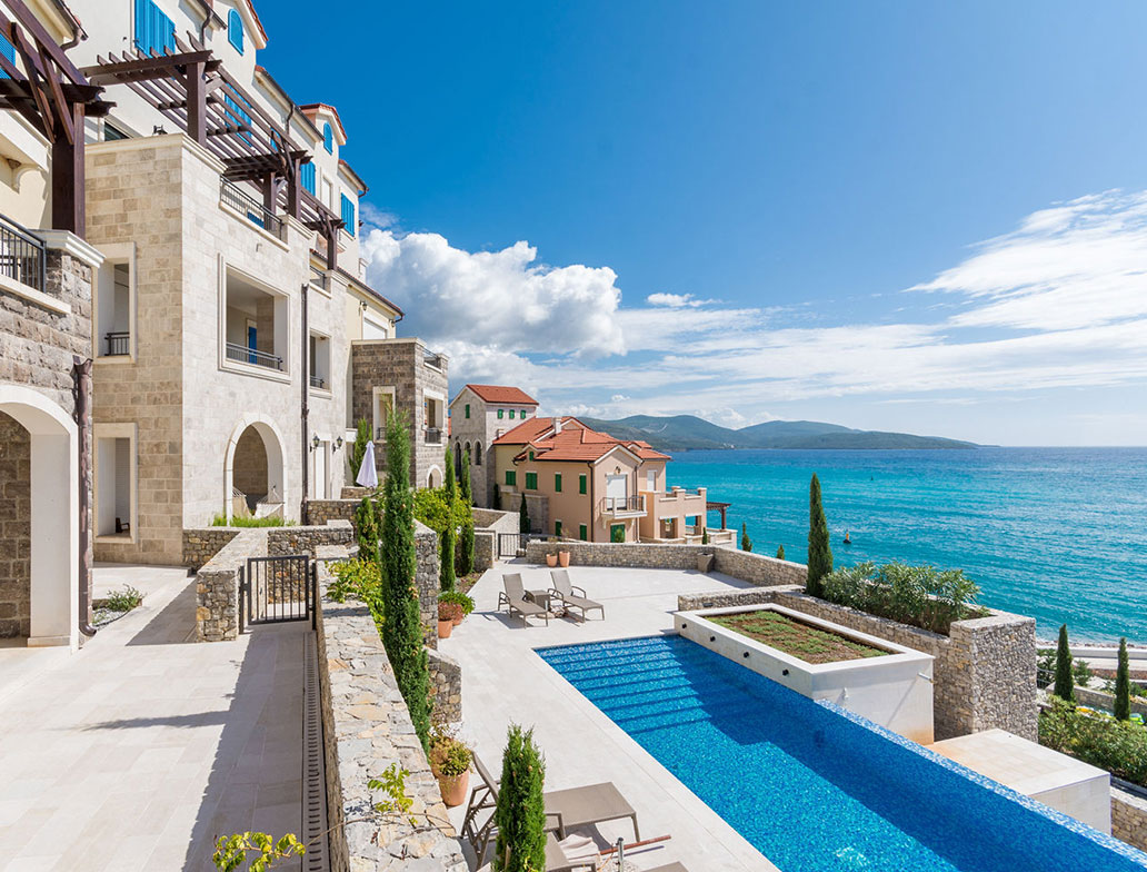 Luxury villa with pool and sea view