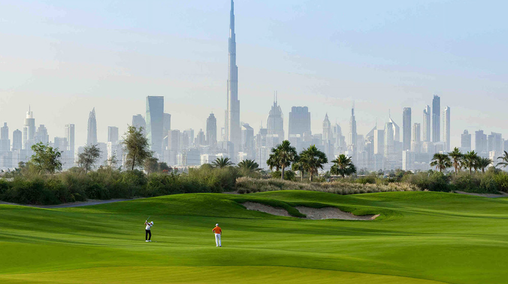 People playing golf in front of a skyscraper with scenic view