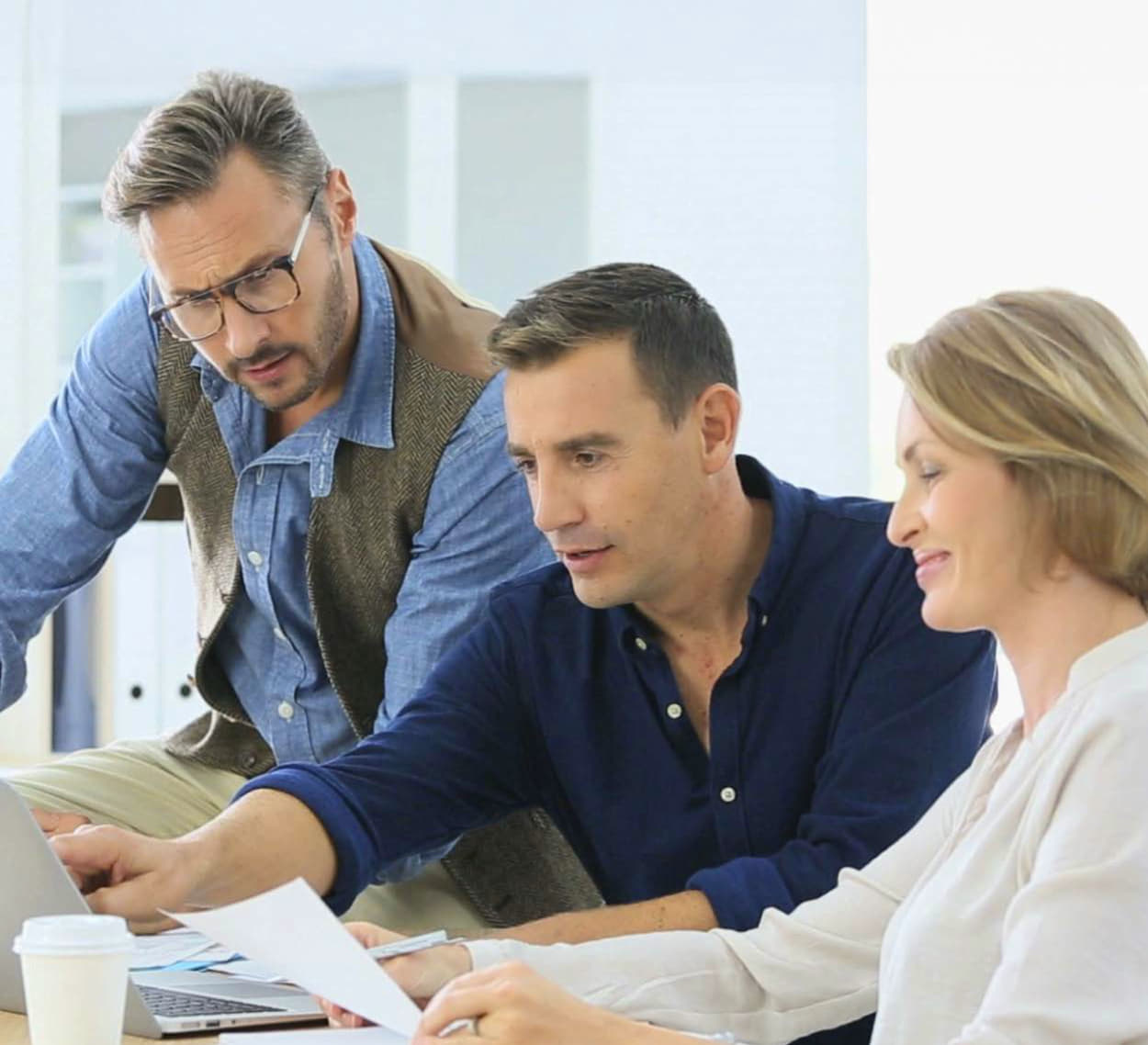 A Baerz & Co agent advising a client